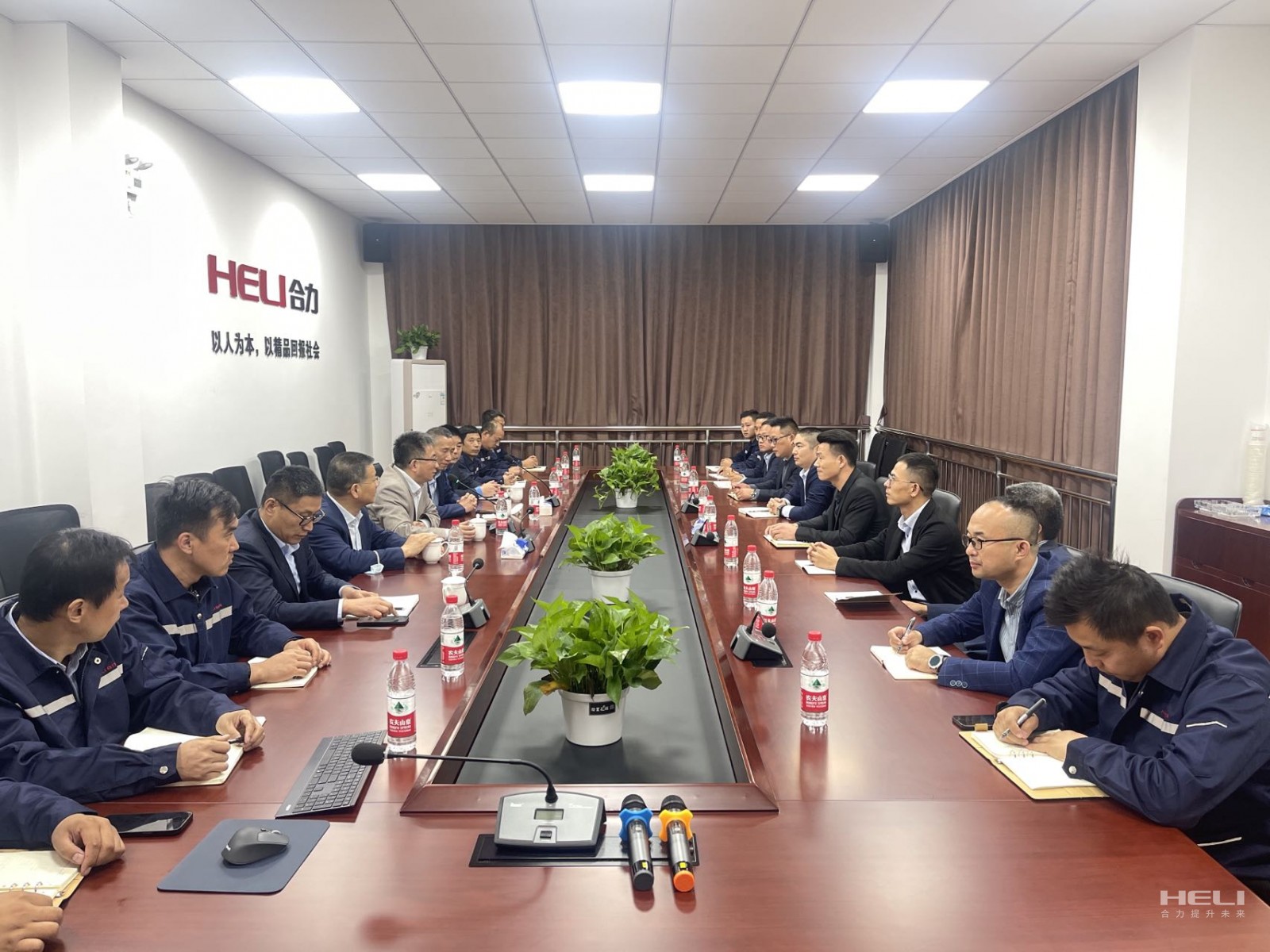 与上海尊龙凯时昆山、嘉定分公司员工交流座谈.jpg